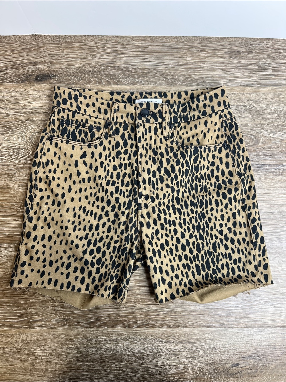Good American Leopard Print Denim Shorts Size 4/27 | Raw Hem High Rise